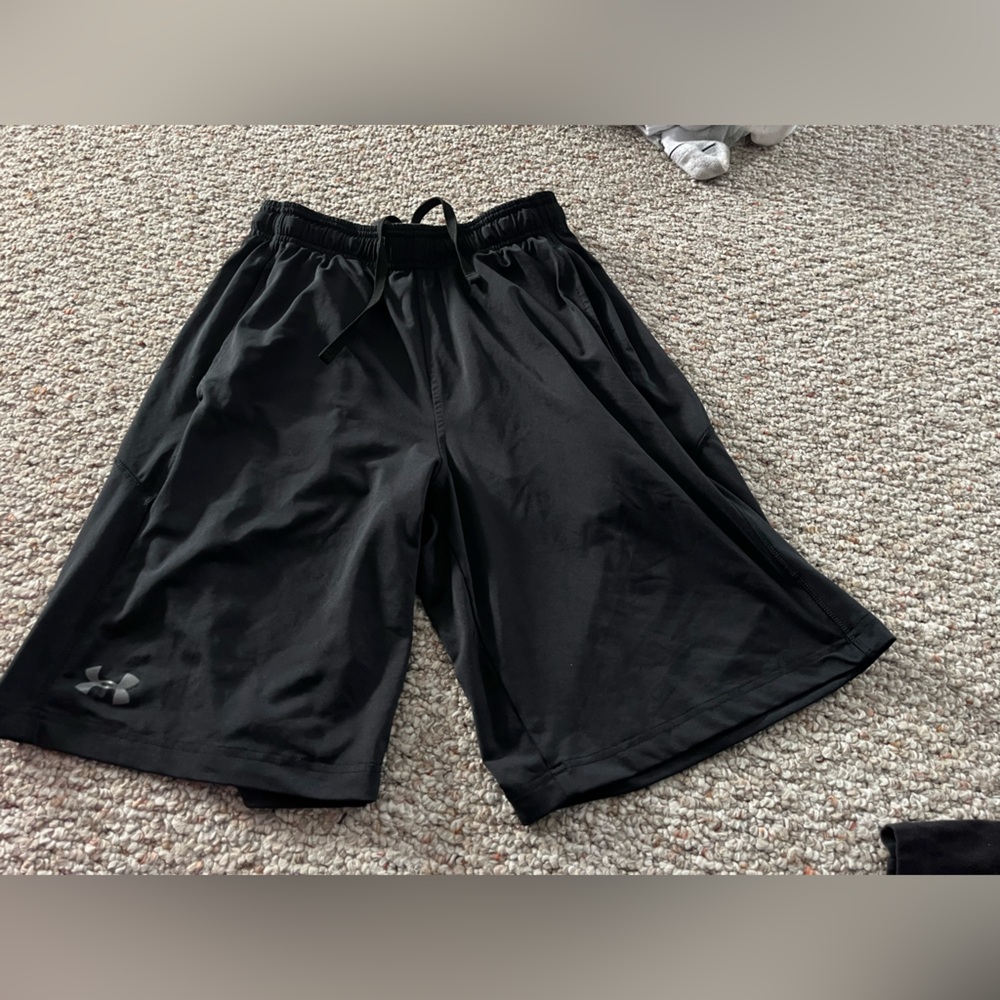 Black UNDER ARMOUR Athletic Shorts. SMALL